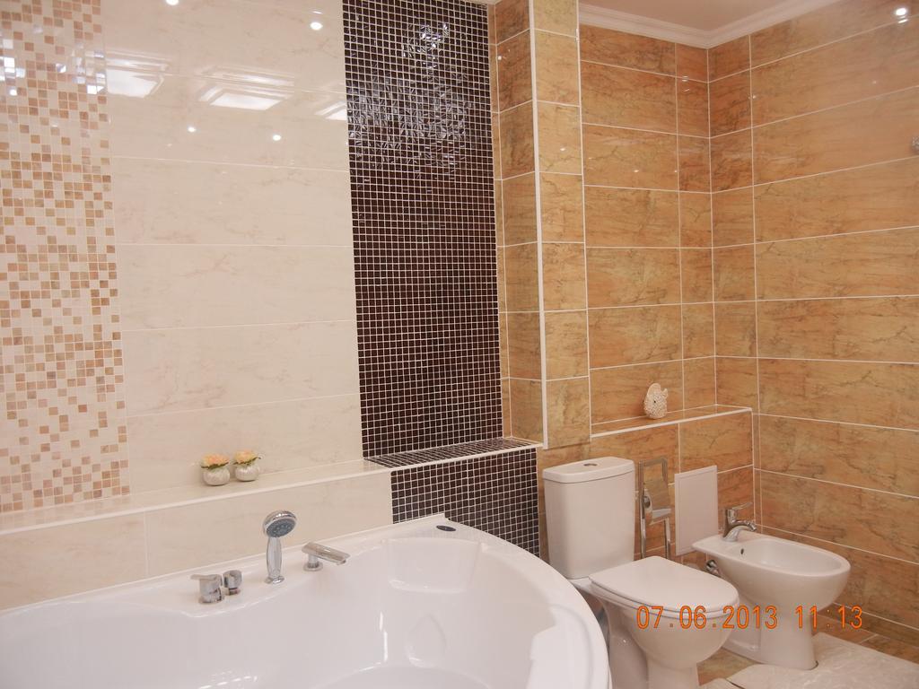 Mereke Hotel Ustʼ-Kamenogorsk Quarto foto