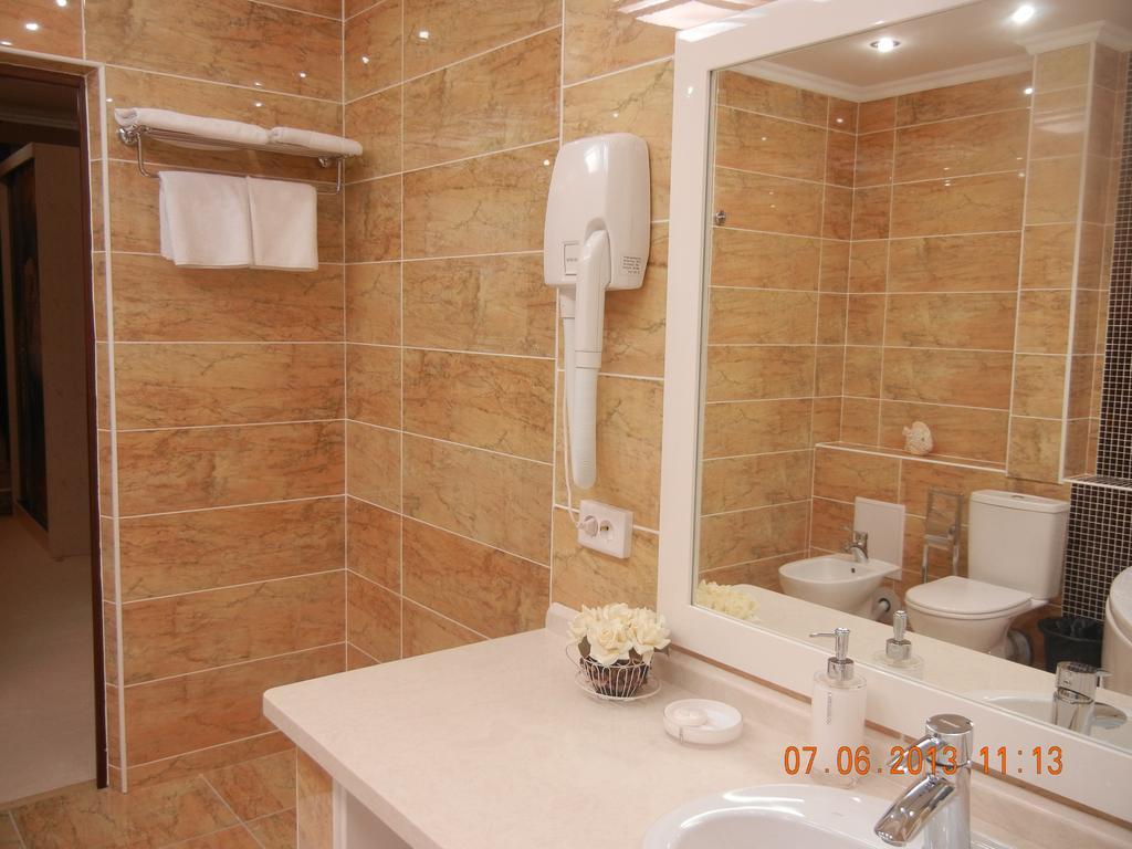 Mereke Hotel Ustʼ-Kamenogorsk Quarto foto
