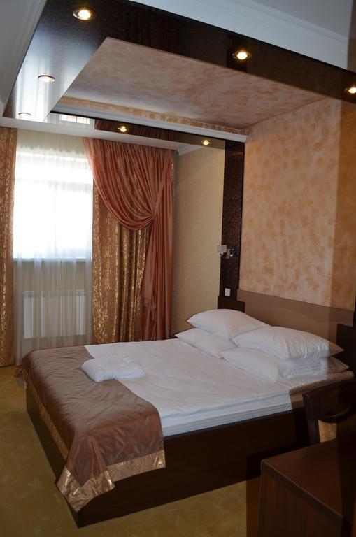 Mereke Hotel Ustʼ-Kamenogorsk Quarto foto