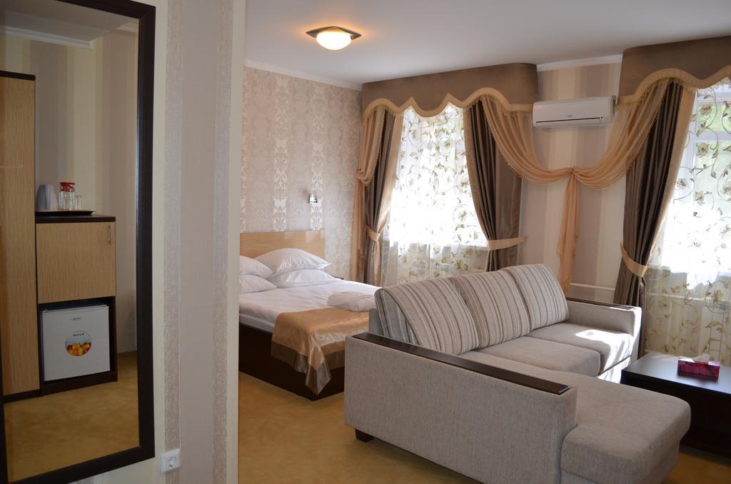 Mereke Hotel Ustʼ-Kamenogorsk Quarto foto