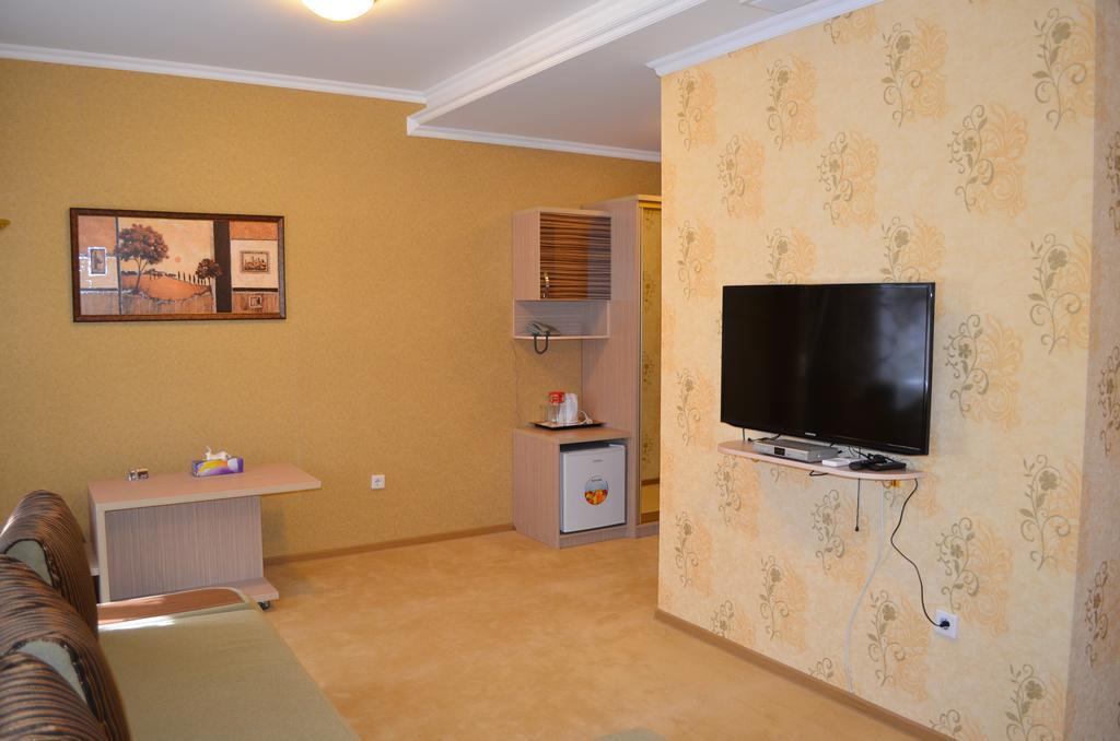 Mereke Hotel Ustʼ-Kamenogorsk Quarto foto